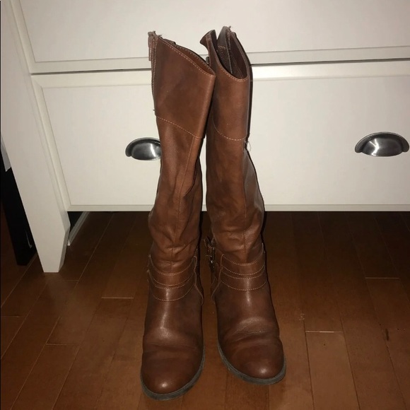 American Eagle boots - Picture 2 of 3